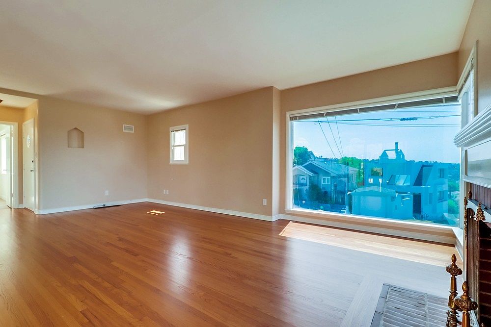 3812 Henry St photo 2
