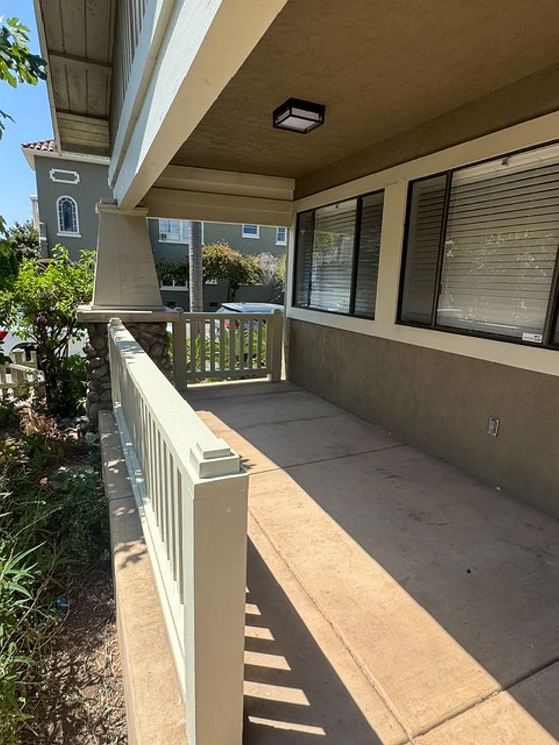 1698 Myrtle Ave photo 2