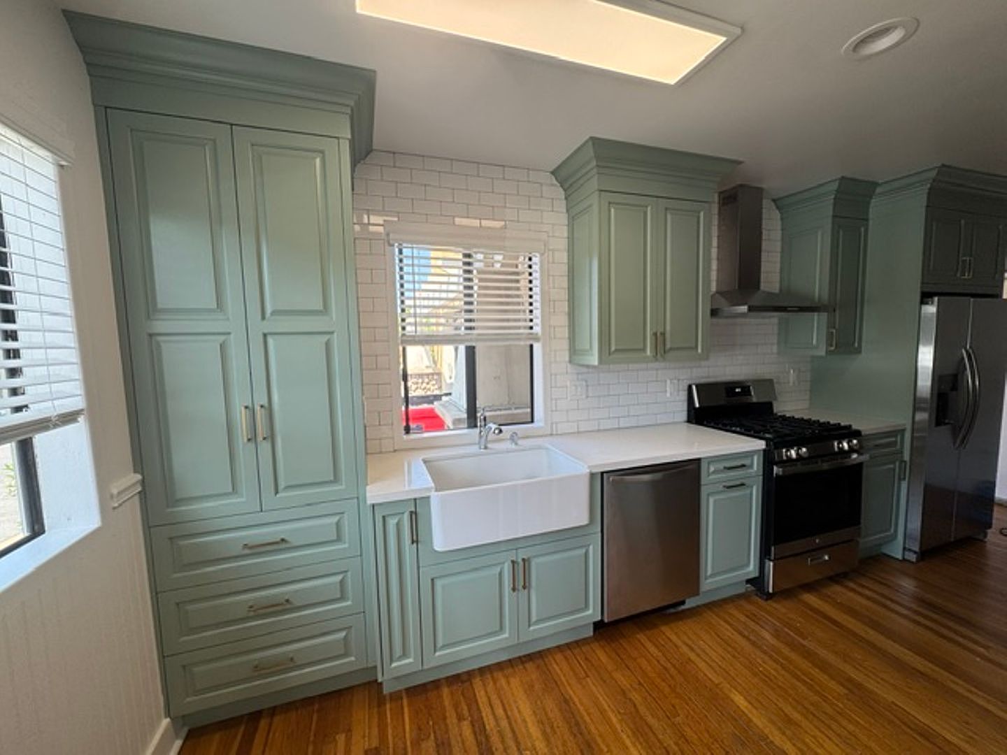 1698 Myrtle Ave photo 4