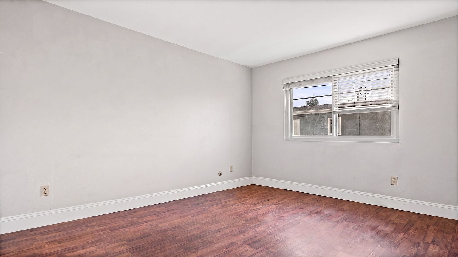 140 Walnut Ave photo 5