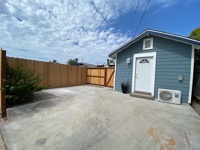 3203 Felton St photo 3