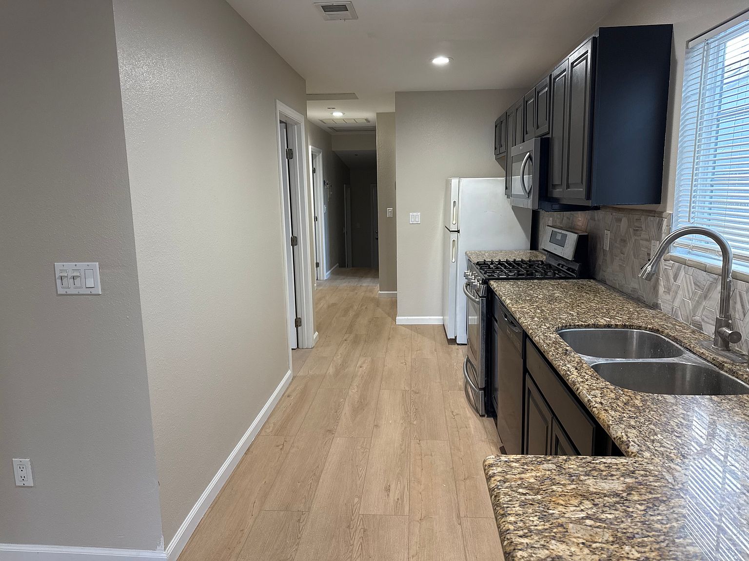 3215 40th St photo 4