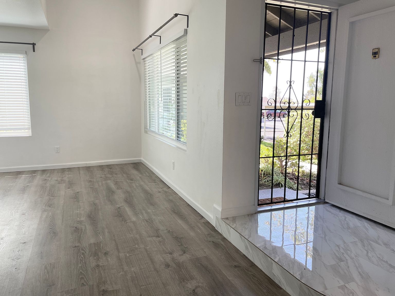 5073 La Cuenta Dr photo 2