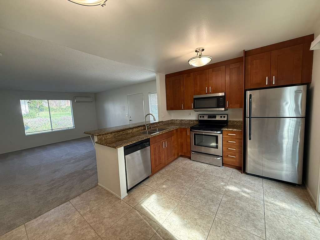 6554 Bell Bluff Ave photo 2