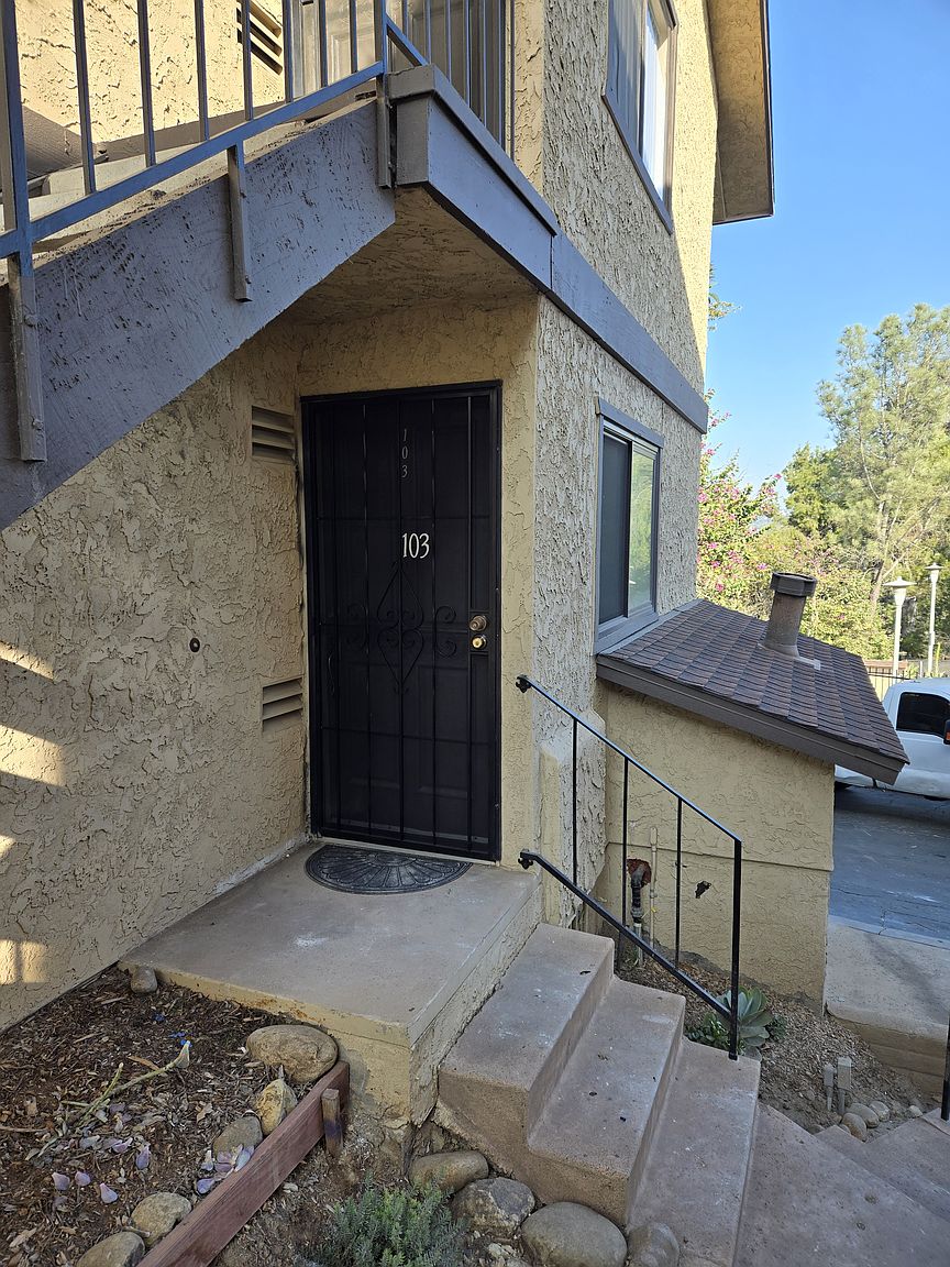 5125 Fontaine St photo 2
