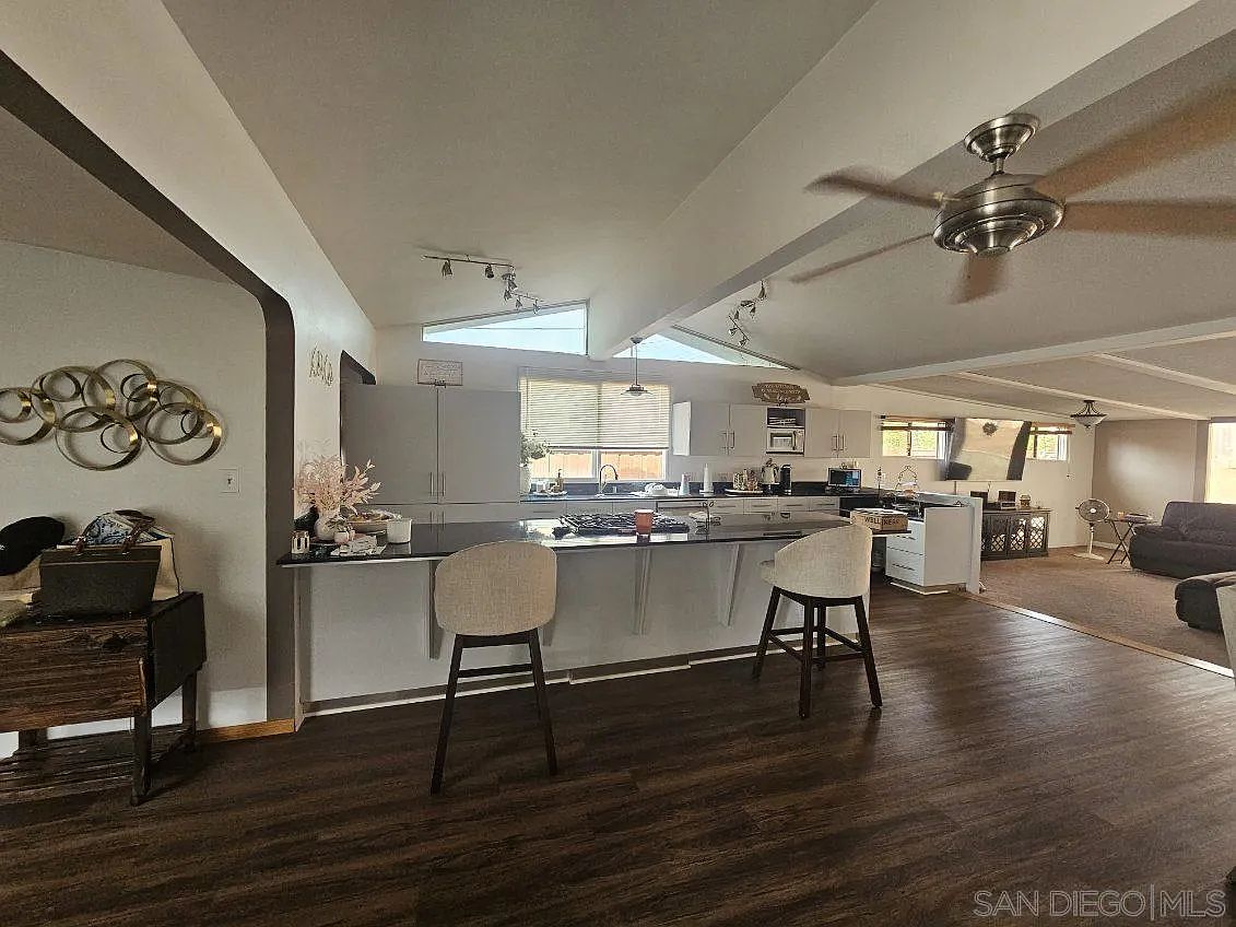 5030 Chaucer Ave photo 3