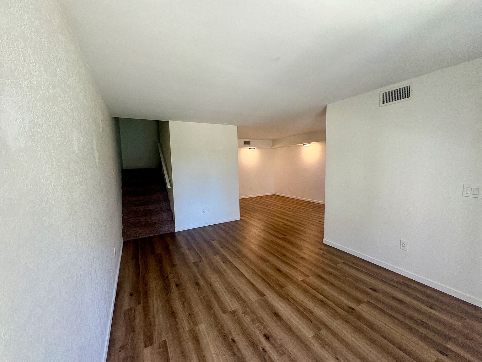 Sd: Spacious 2bd/2.5ba Home In Del Cerro With Fireplace, Private Balcony &amp; 2-car Garage photo 2