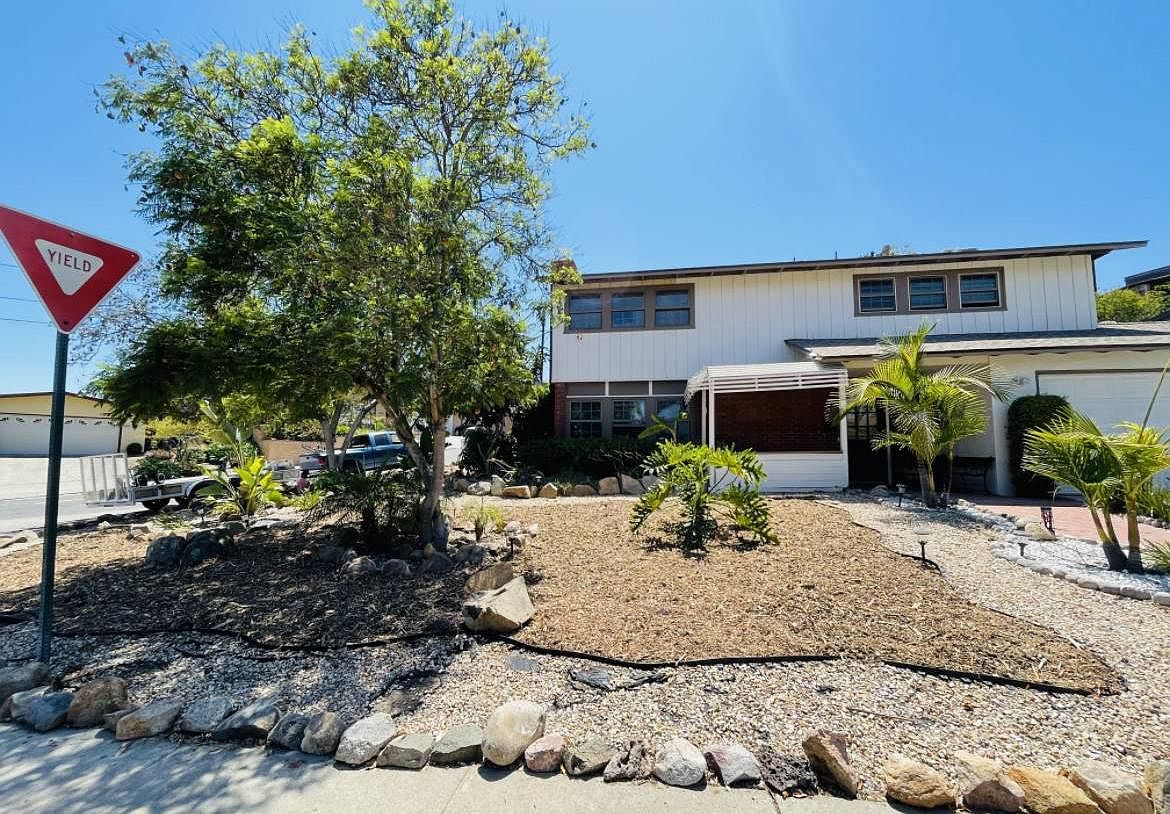 5576 Morro Way photo 2