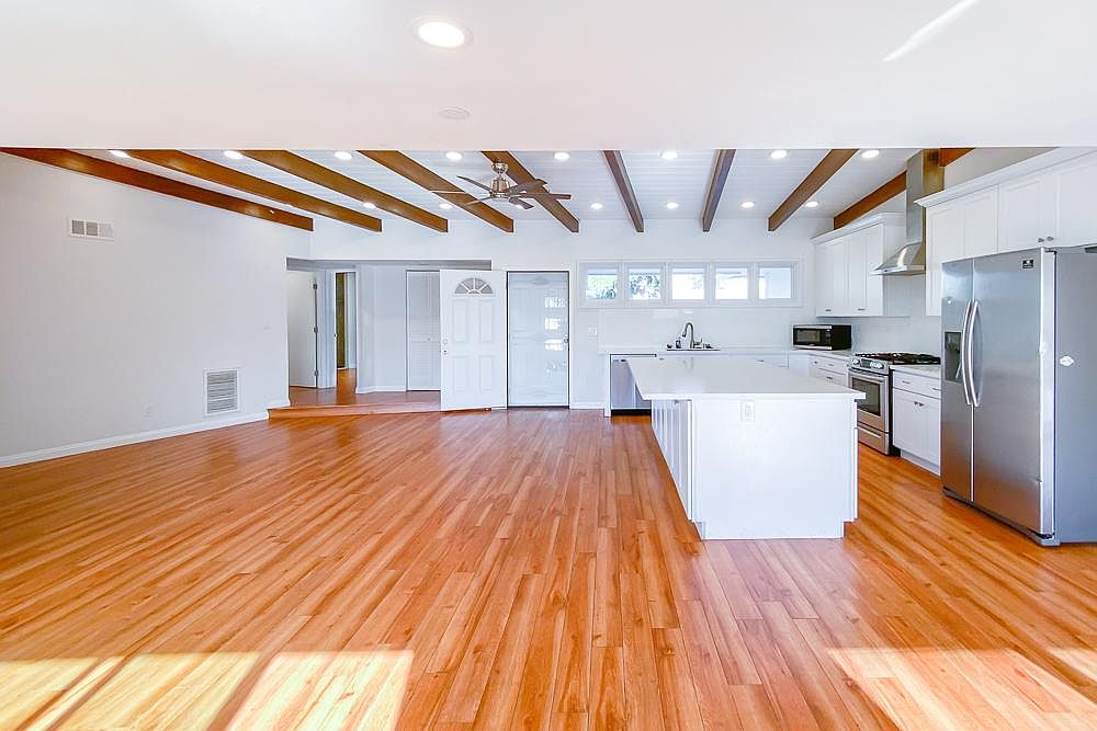 5655 Dorothy Way photo 4