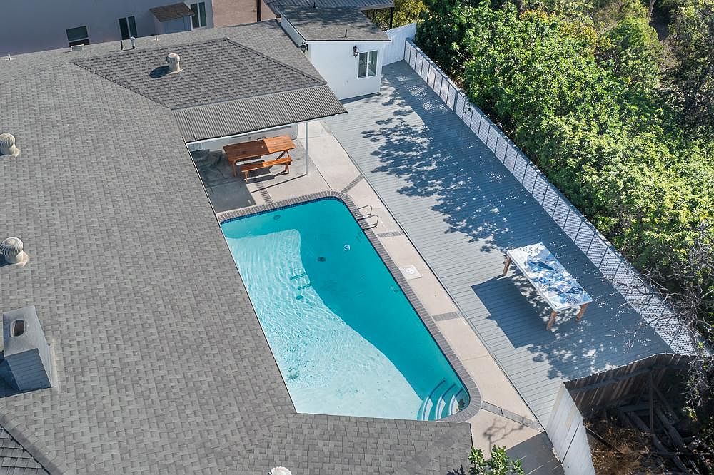 5655 Dorothy Way photo 2