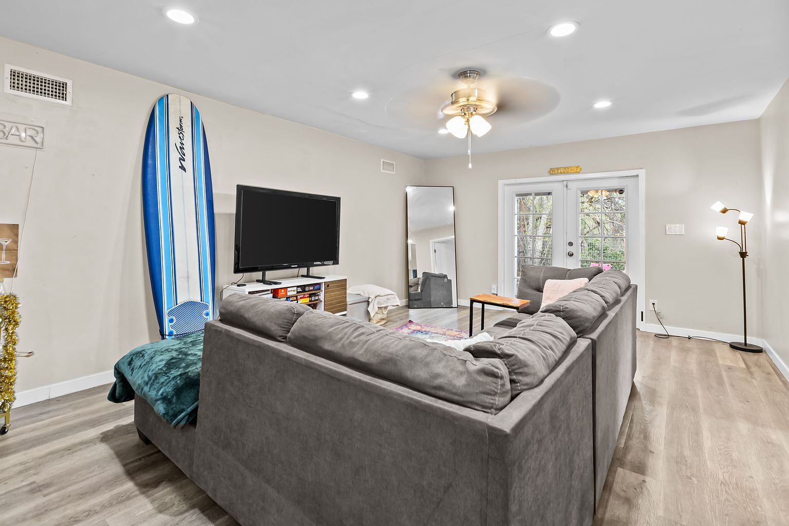 5059 Campanile Dr photo 3