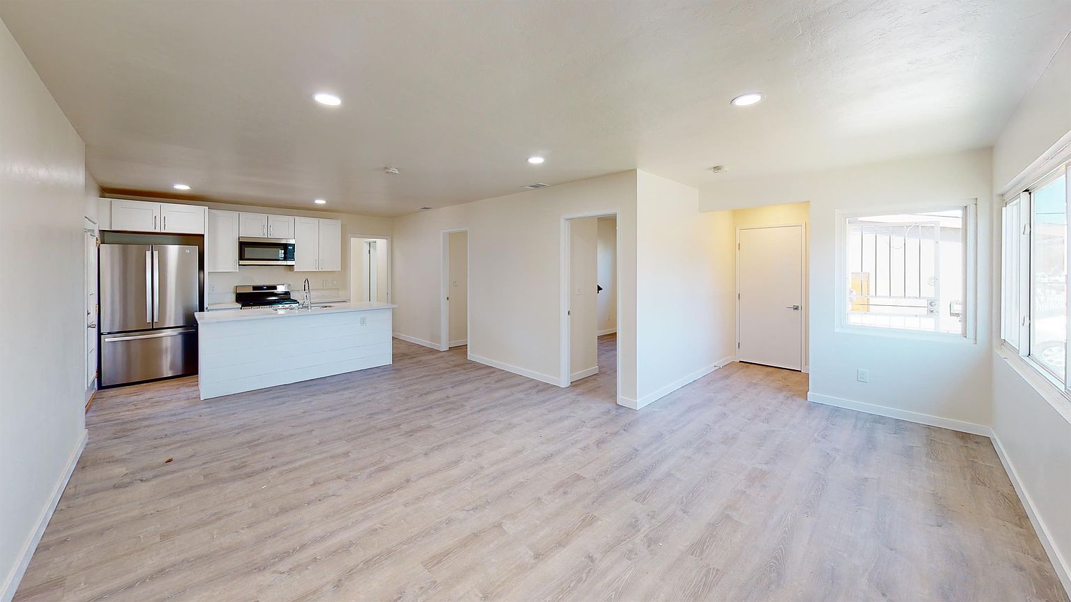 5126 Leo St photo 3