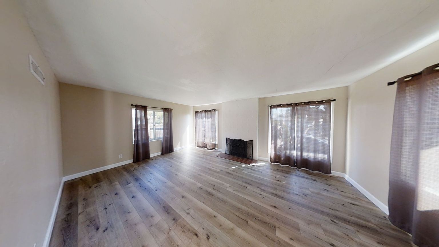 5068 Rockford Dr photo 3