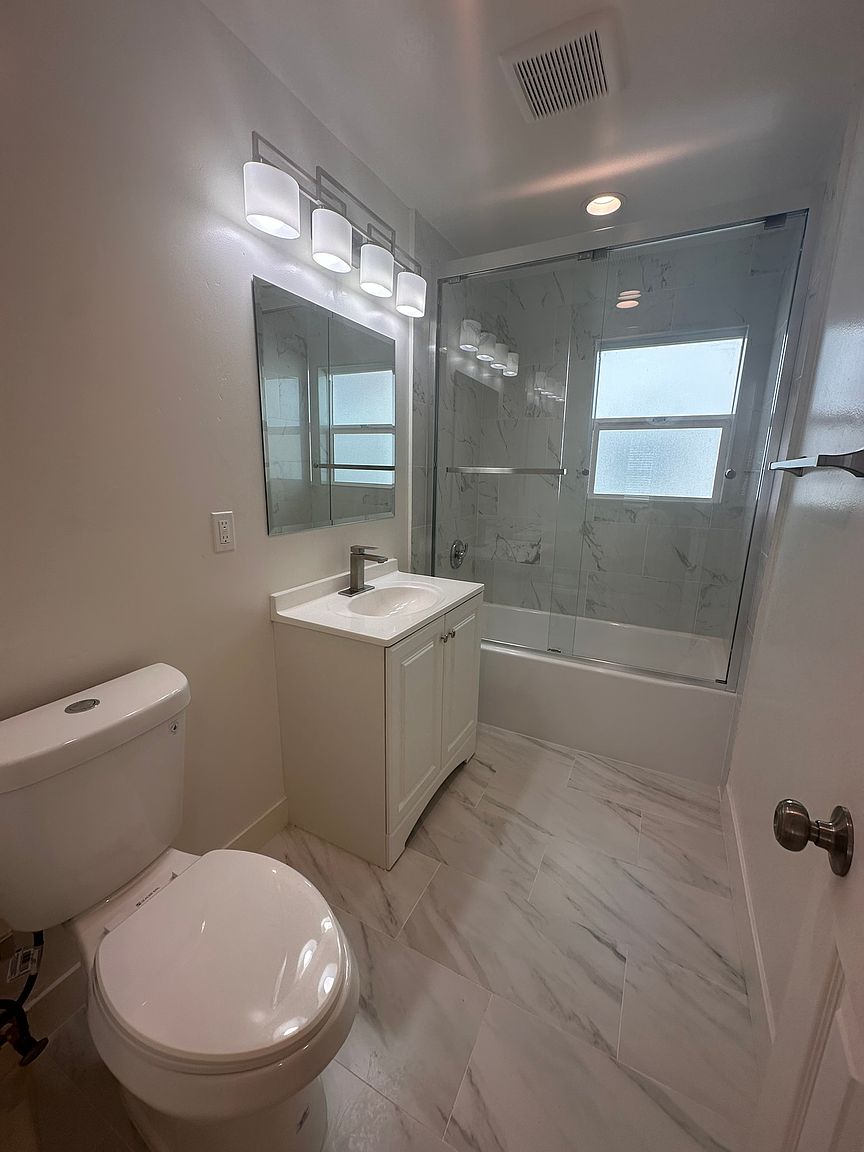 4920 63rd St photo 4