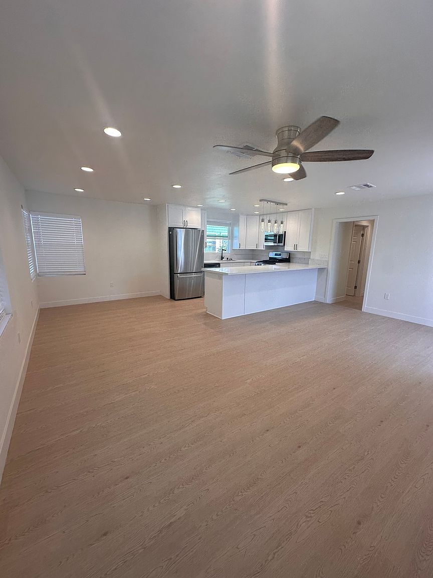 4920 63rd St photo 2