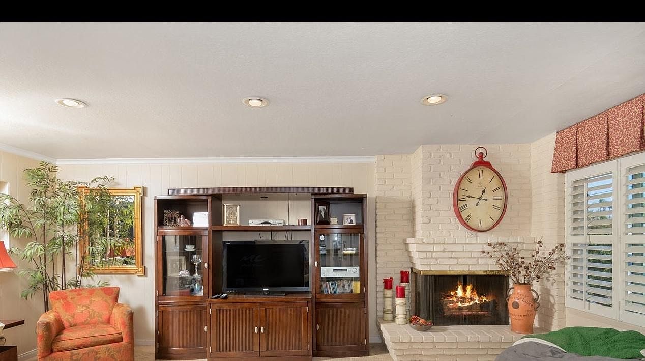 4658 Terry Ln photo 5