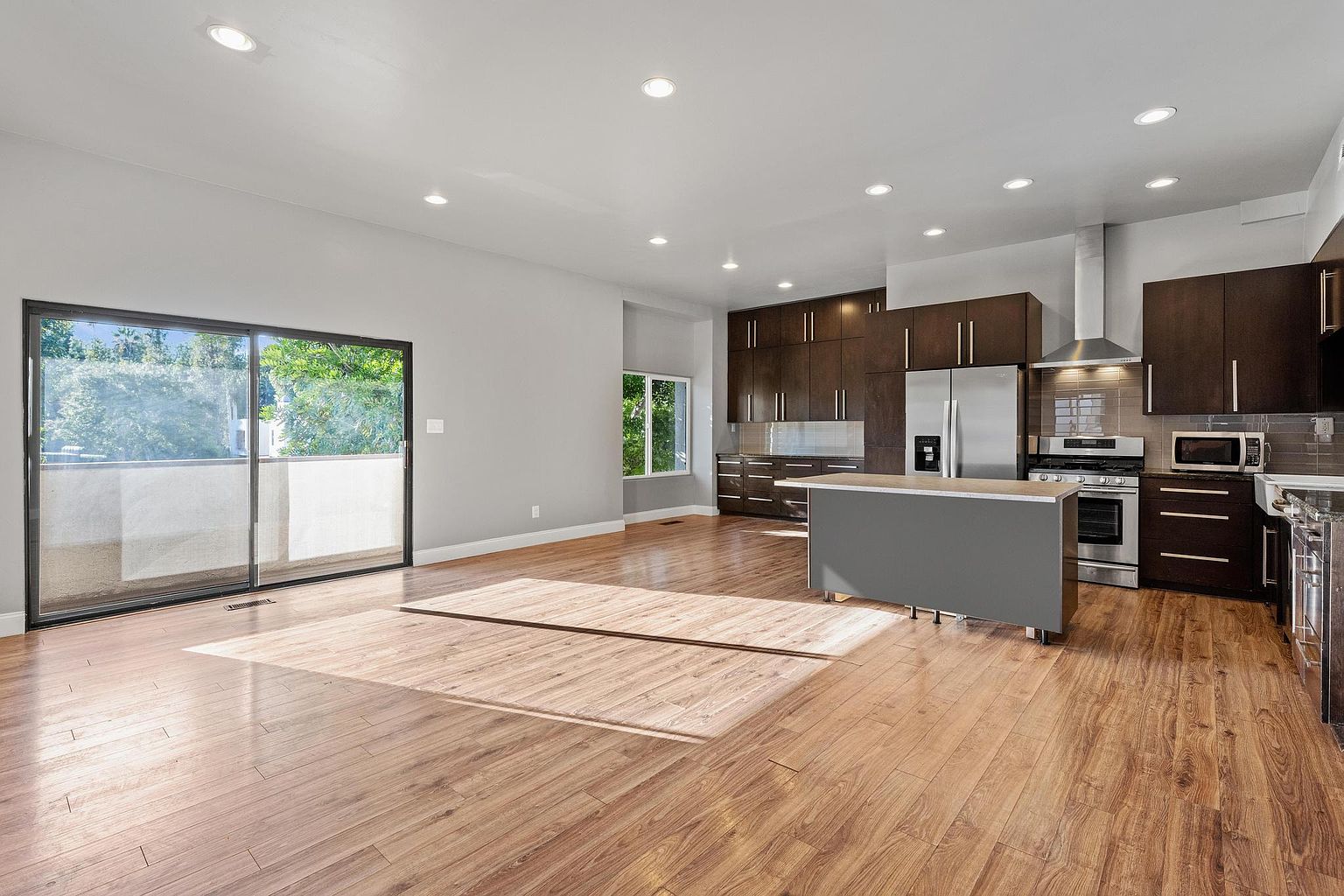 5275 Reservoir Dr photo 3
