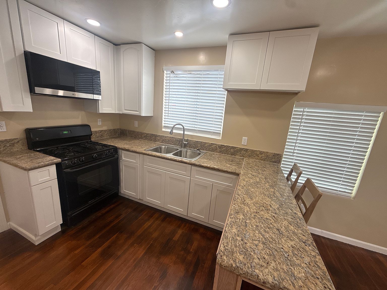 4944 Baltimore Dr photo 3