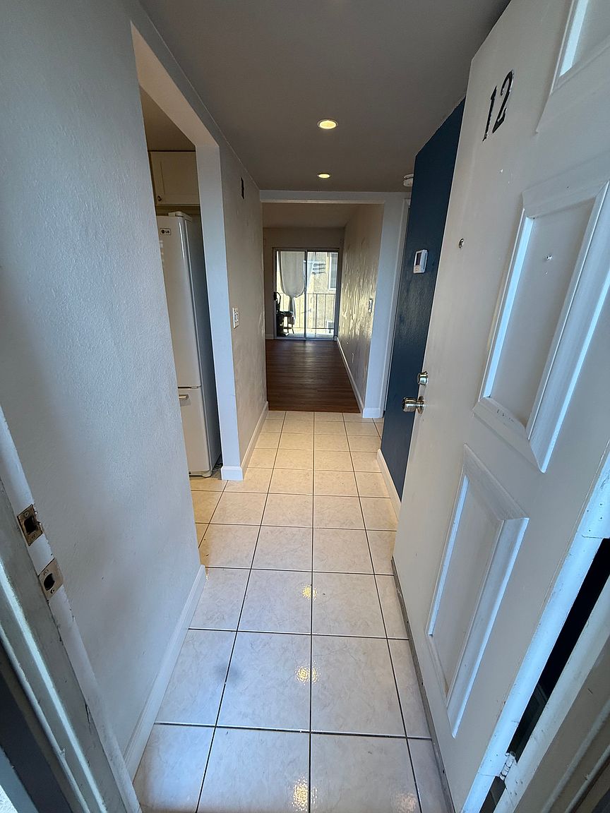 4240 Menlo Ave photo 4