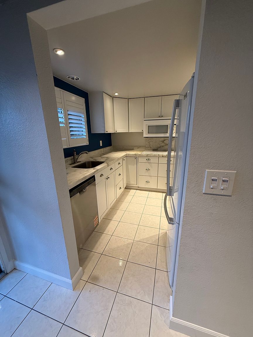 4240 Menlo Ave photo 5