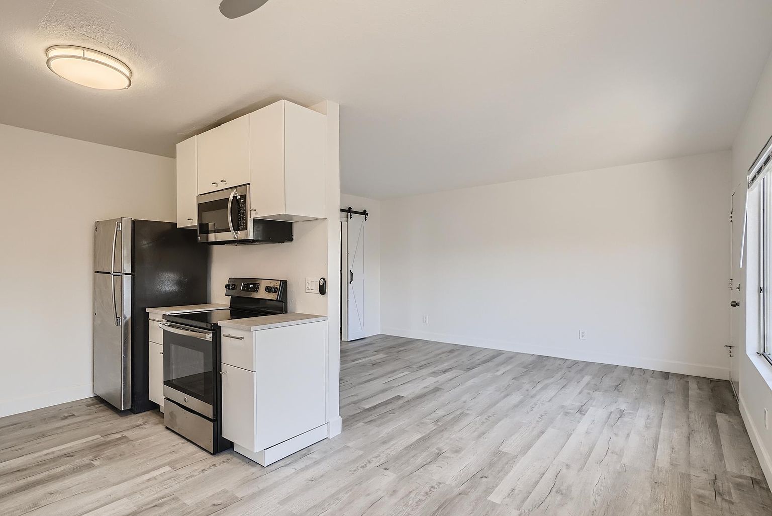 3825 Van Dyke Ave photo 4