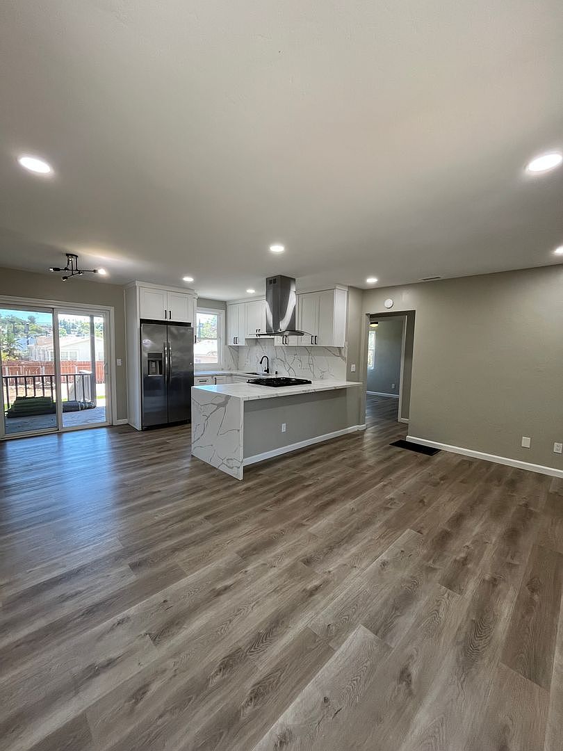 6353 Malcolm Dr photo 2