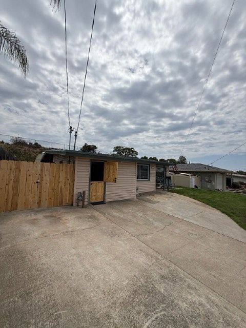 6115 Thorn St photo 3