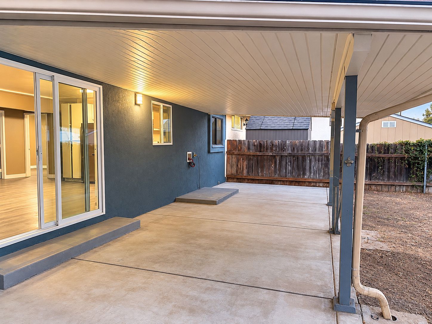 3111 Chateau Way photo 4