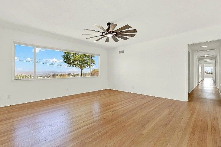 927 Sharon Way photo 3