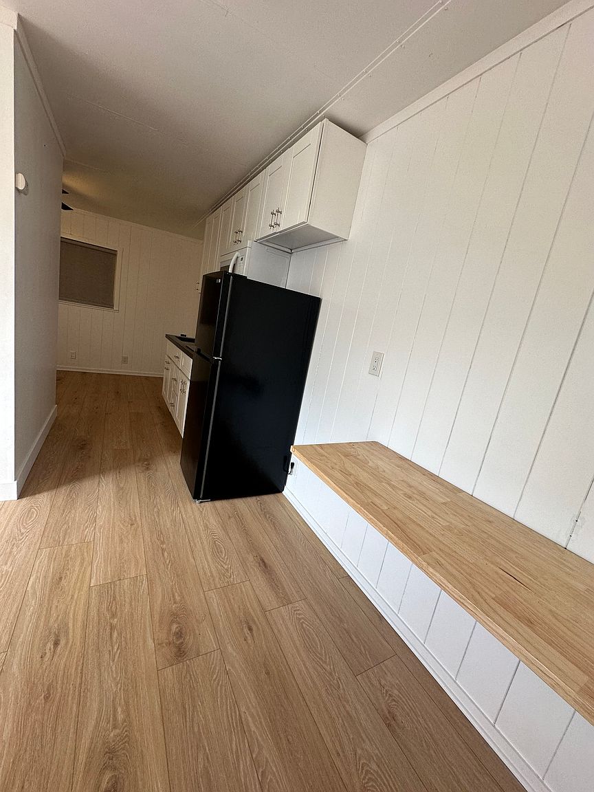1141 Victor Ave photo 5