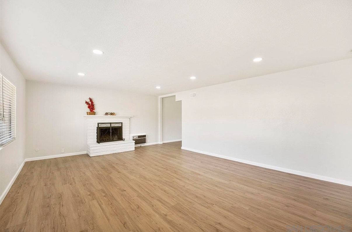 1355 Bluebell Way photo 5