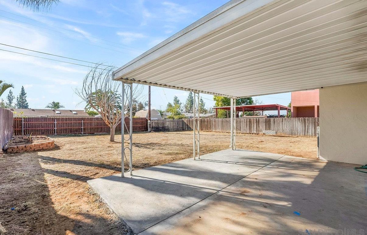 1355 Bluebell Way photo 4