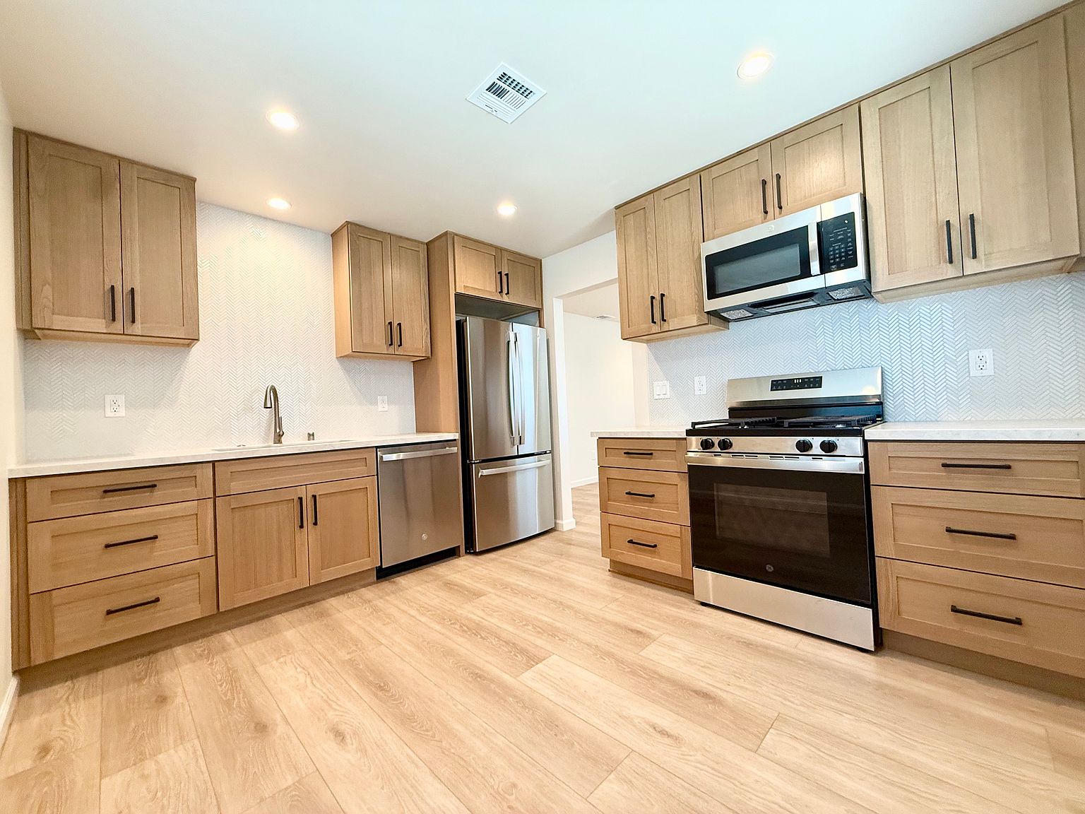 9293 Earl St photo 5