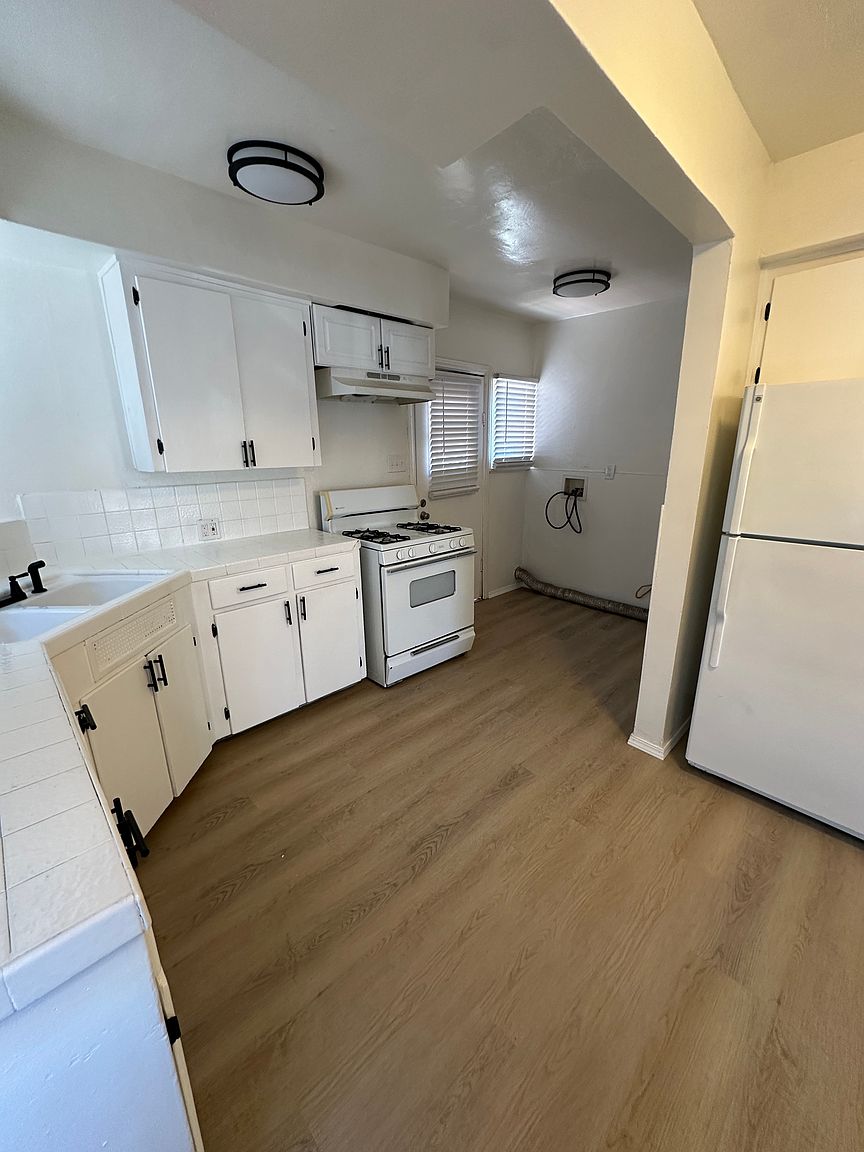307 Millar Ave photo 4