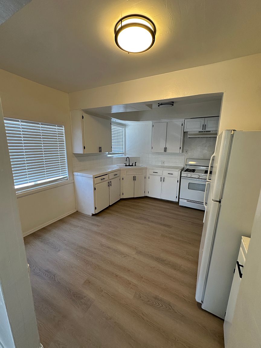 307 Millar Ave photo 3