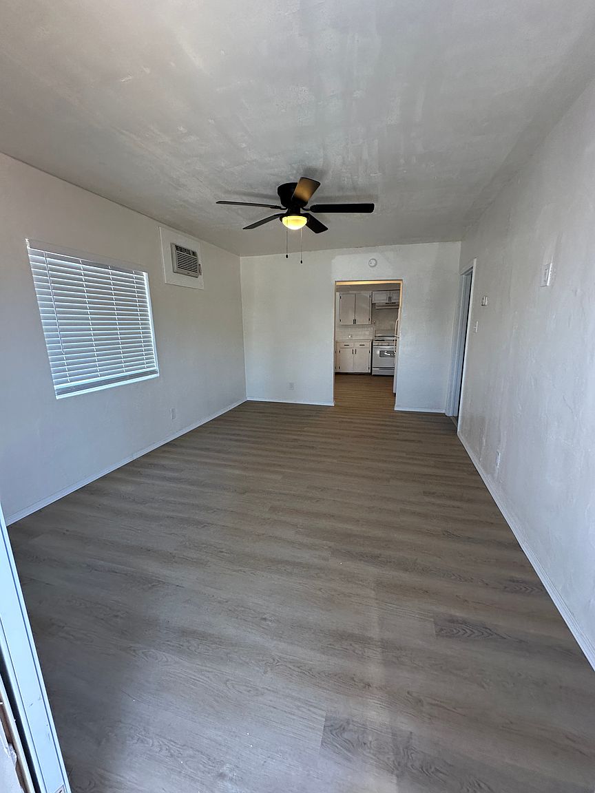 307 Millar Ave photo 2