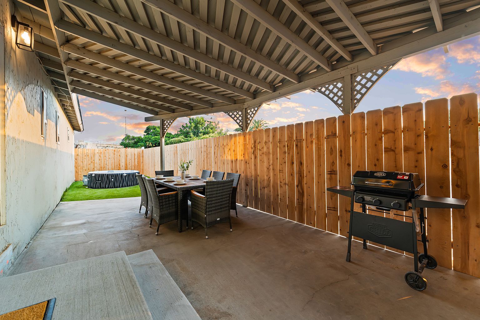 606 S Sunshine Ave photo 4