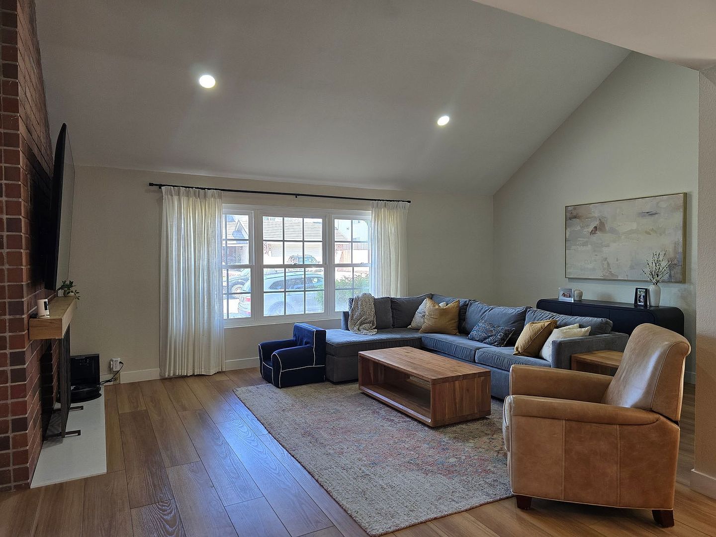 344 Dewane Dr photo 2
