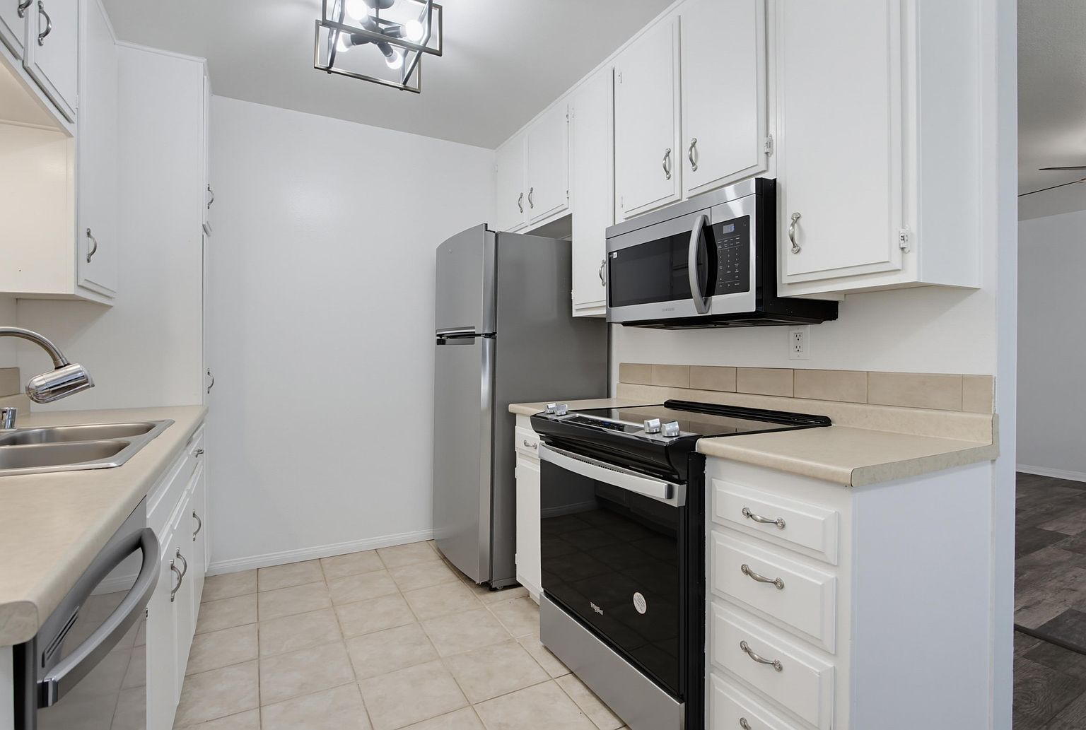 8220 Vincetta Dr photo 4