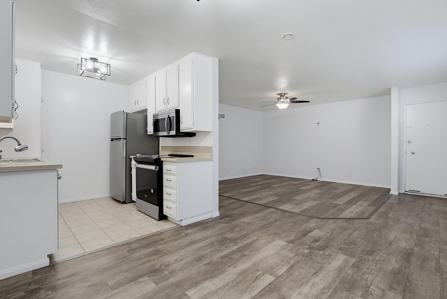 8220 Vincetta Dr photo 5