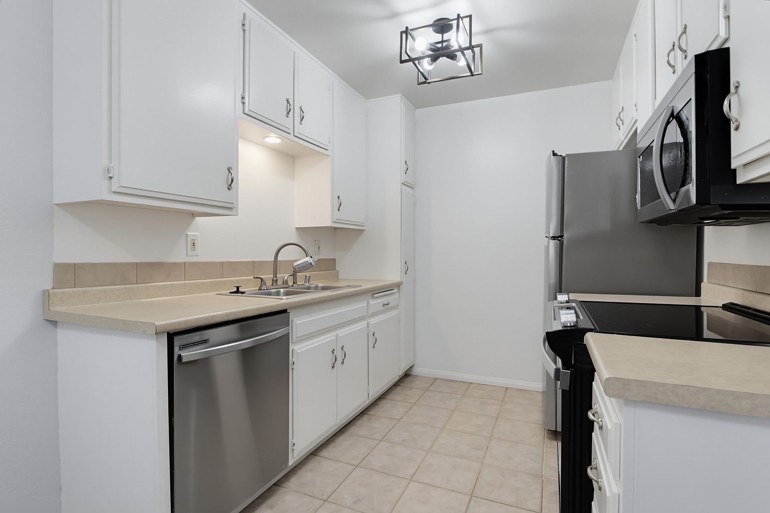 8220 Vincetta Dr photo 3
