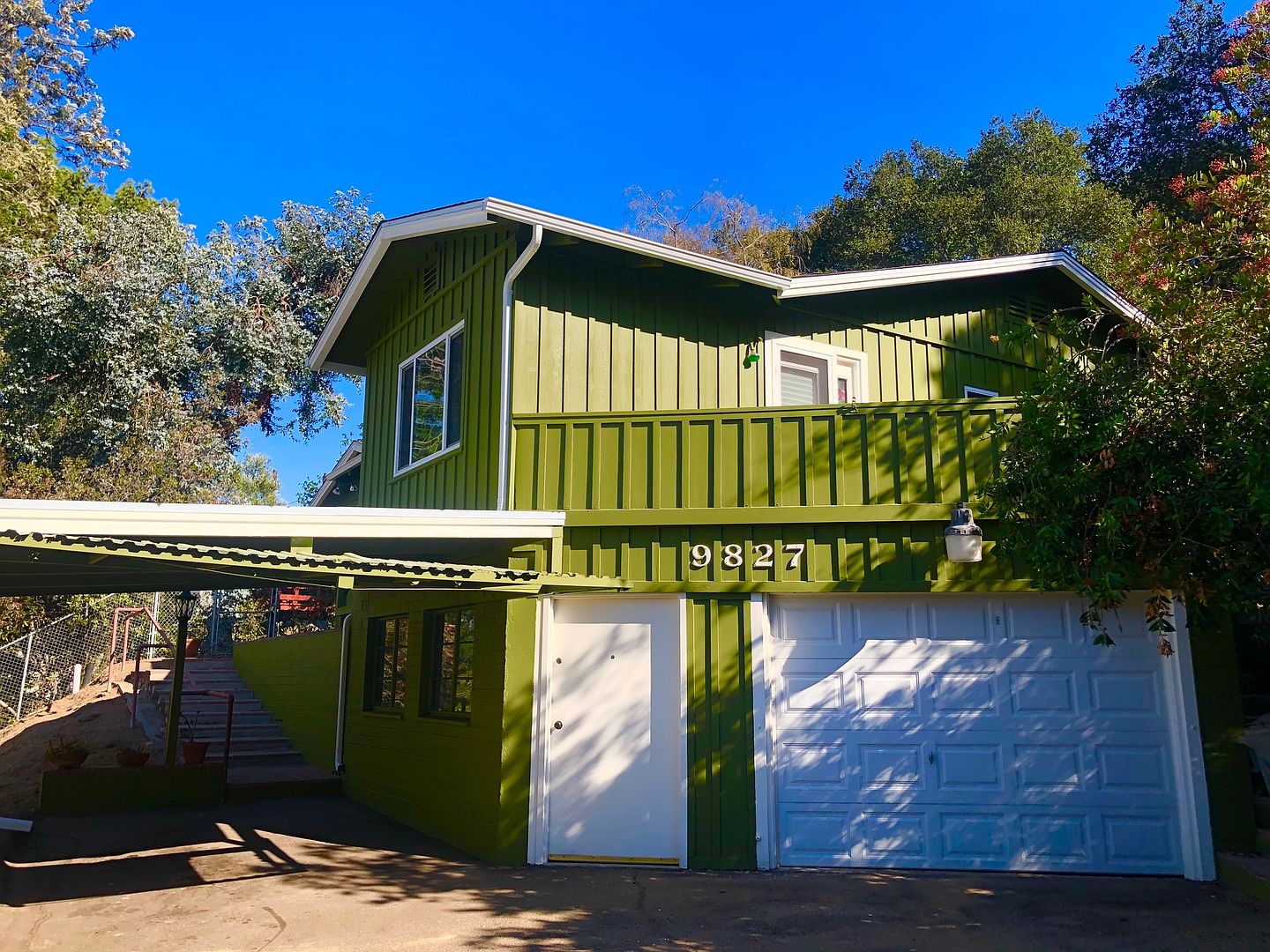 9827 Shadow Rd