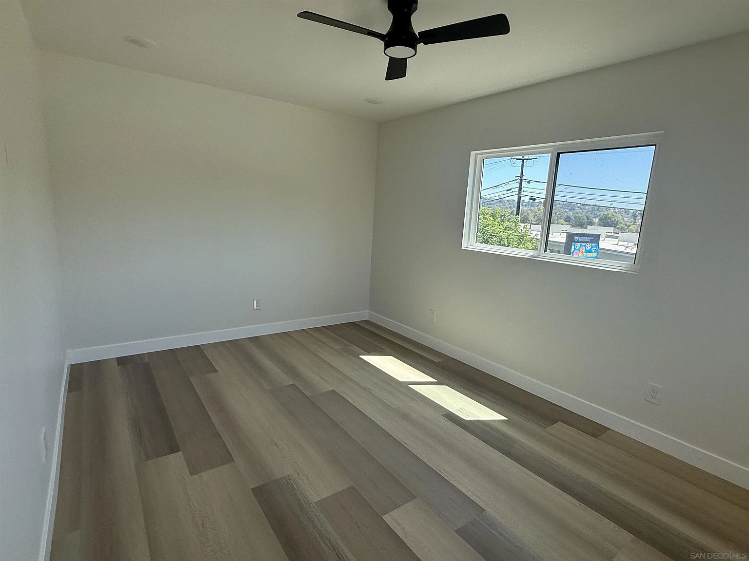 4911 Glen St #1/2 photo 5