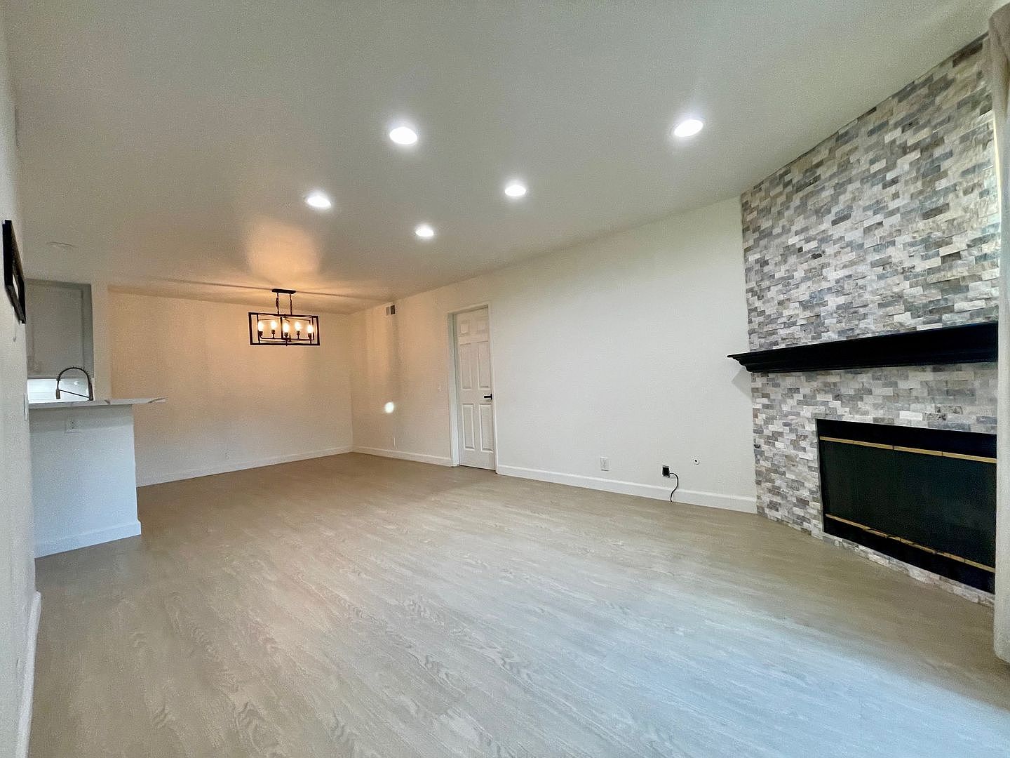 11517 Fury Ln photo 2