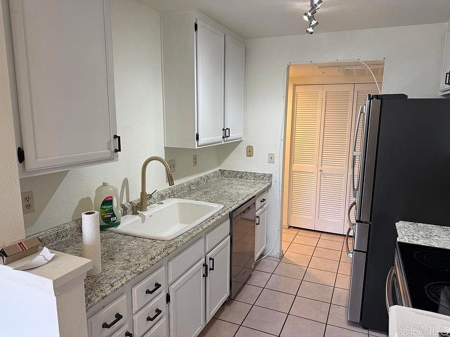 11523 Fury Ln photo 3