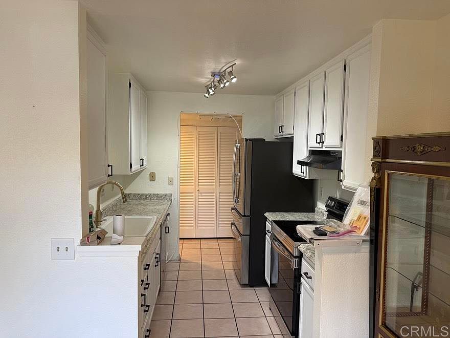 11523 Fury Ln photo 2