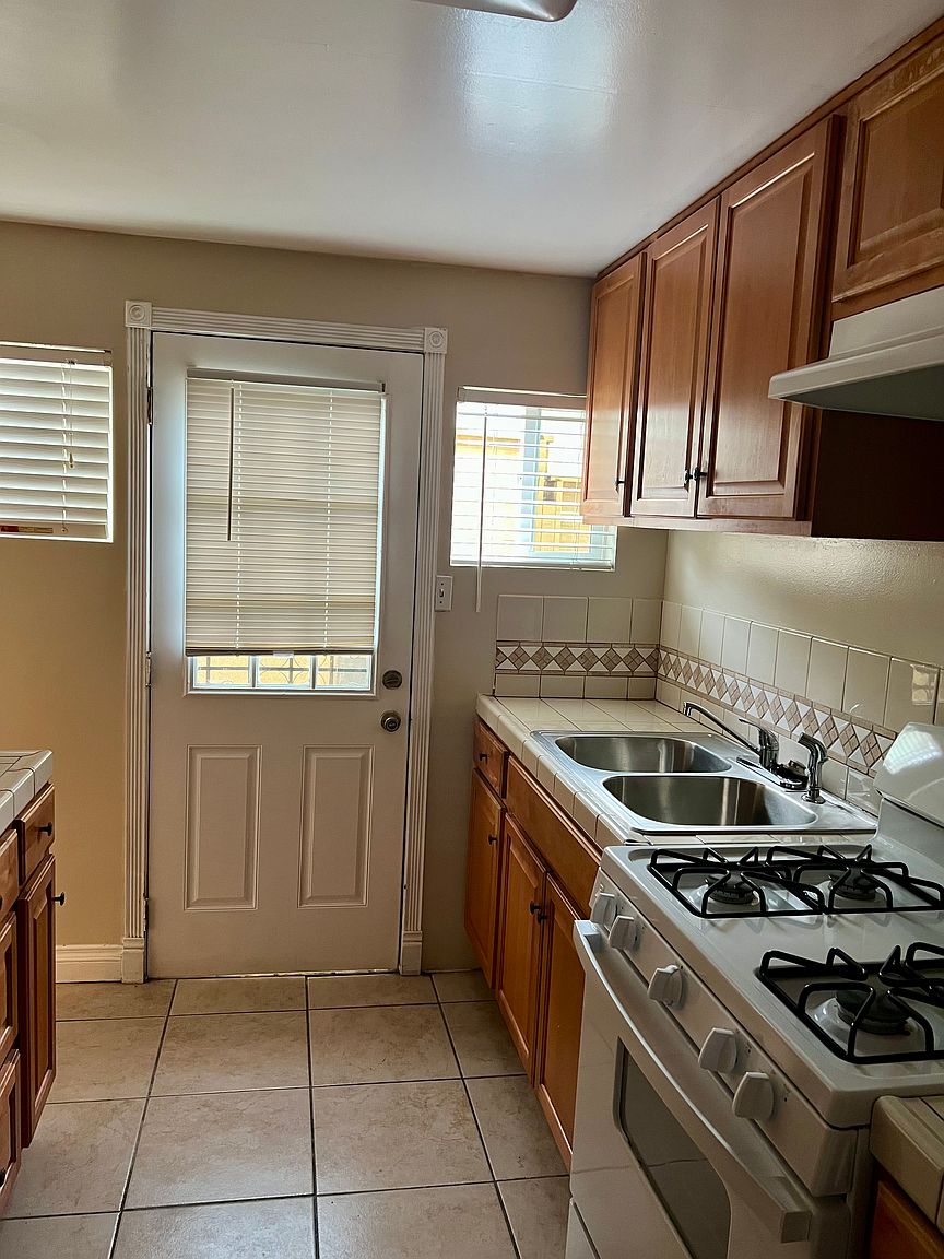 8328 Golden Ave photo 2