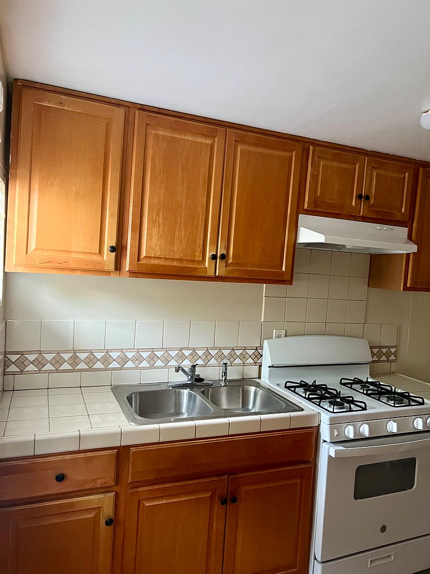 8328 Golden Ave photo 4
