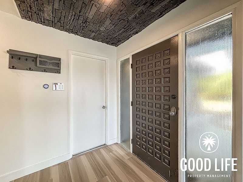 9400 Crest Dr photo 4