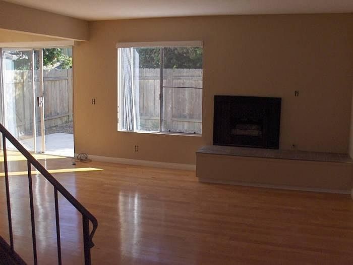 9858 Aldergrove Ln photo 2